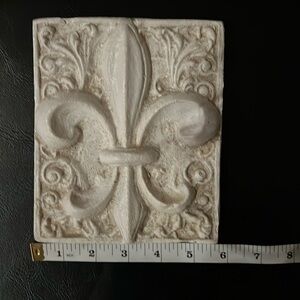 fleur de lis wall decor